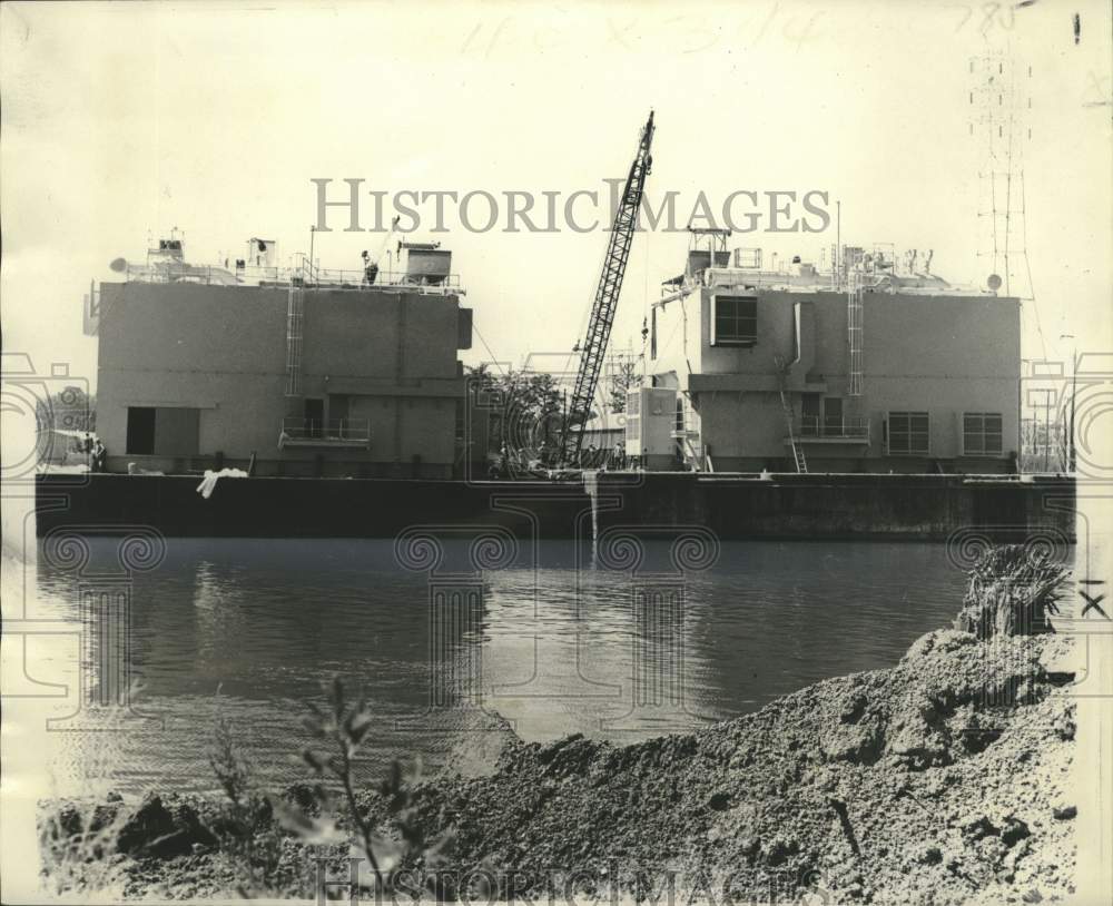 1972 Press Photo Compressors rest on two barges ready for delivery- Historic Images