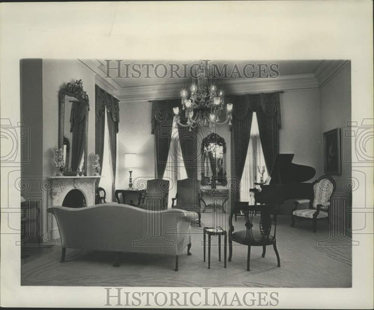 1965 Press Photo View of the drawing room evident of warmth & charm at Oaklawn- Historic Images