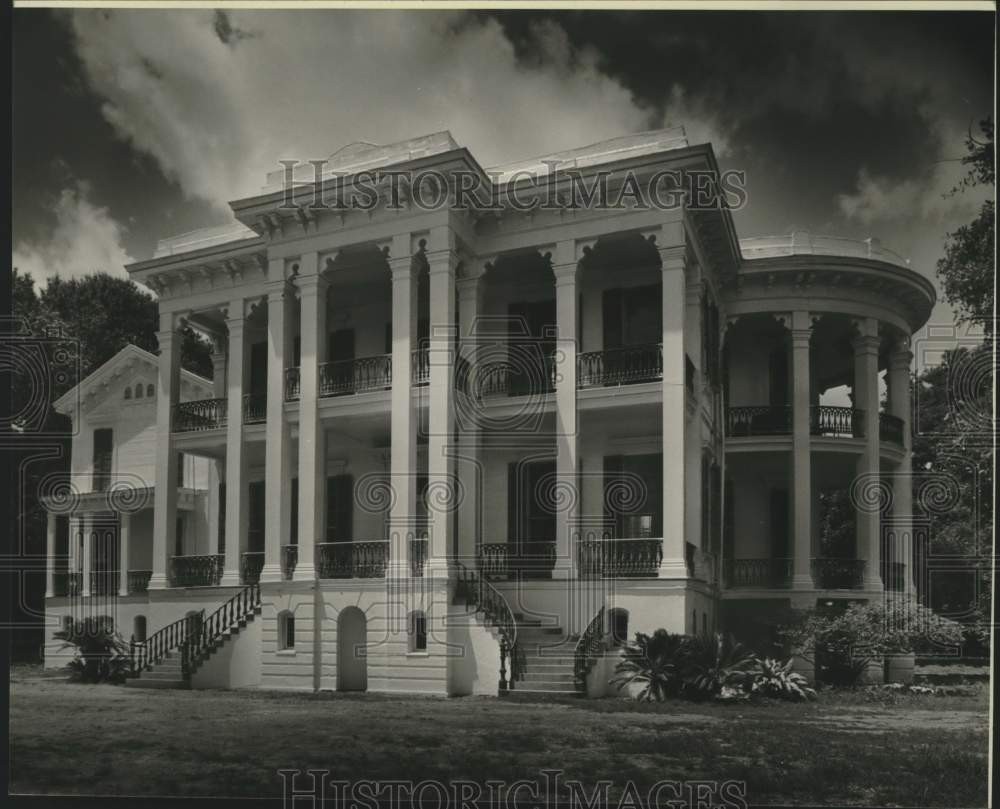 1987 Press Photo Exterior view of Nottoway Plantation - nob97448