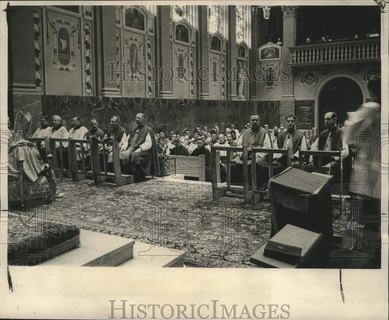 Load image into Gallery viewer, 1963 Press Photo Priests attend the Jubilee mass at the Notre Dame Seminary
