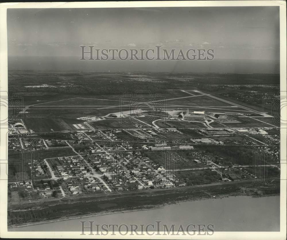 1961 Press Photo Aerial view of the New Orleans Airport - nob97512