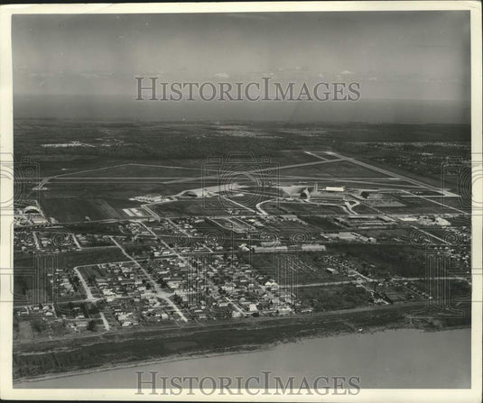 1961 Press Photo Aerial view of the New Orleans Airport - nob97512