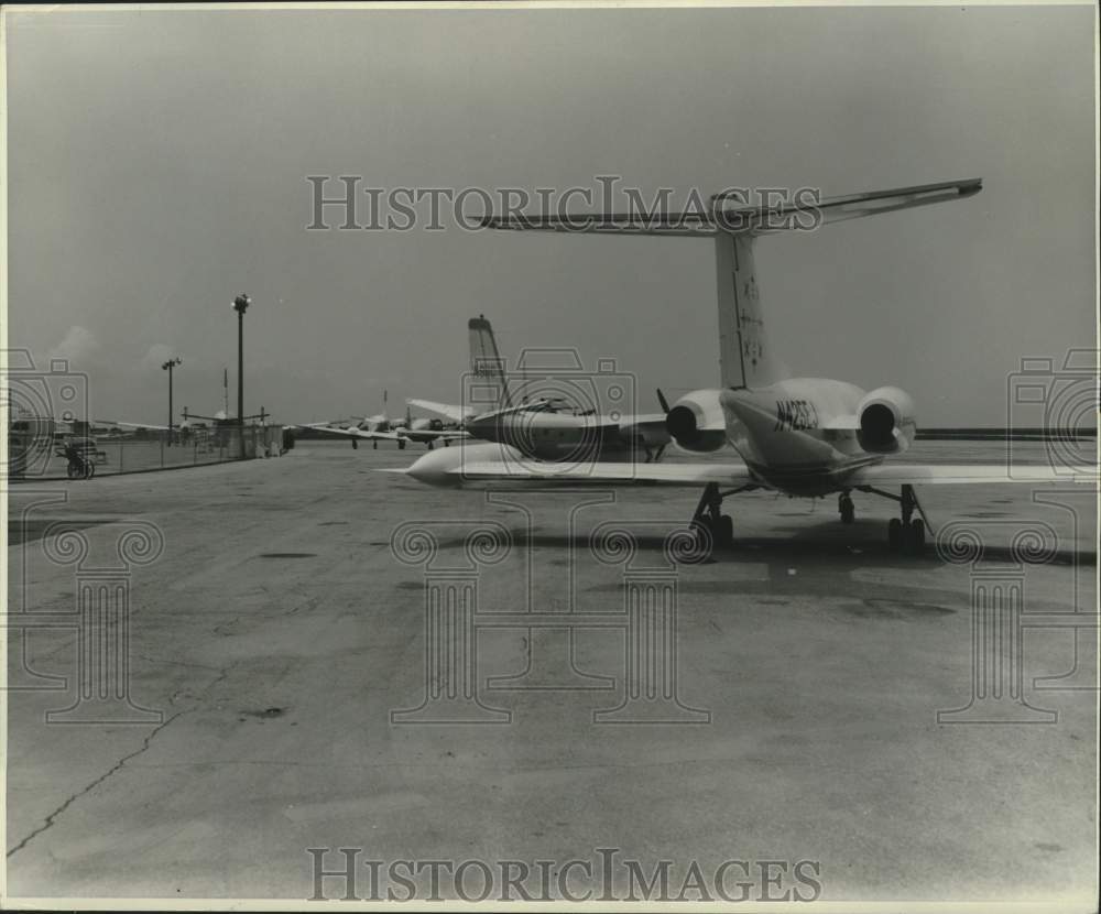 1966 Press Photo Aircraft On Runway At New Orleans International Airport