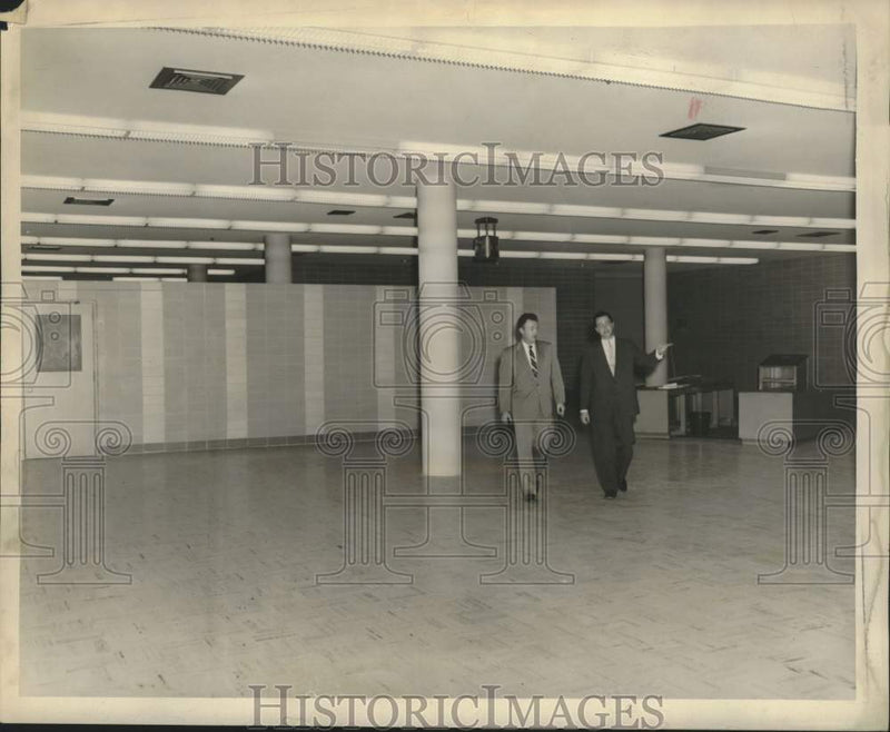 Load image into Gallery viewer, 1959 Press Photo Men Walk And Talk, New Orleans International Airport
