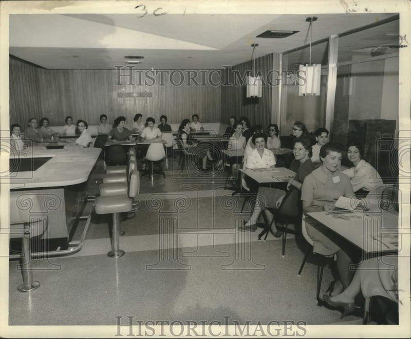 Load image into Gallery viewer, 1959 Press Photo Coffee Shop Run By Interstate Hosts, Inc., In Moisant Airport

