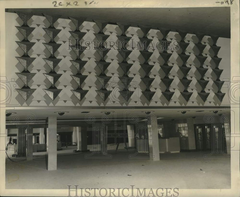 Load image into Gallery viewer, 1959 Press Photo Moisant International Airport, abstract panel adorns lobby
