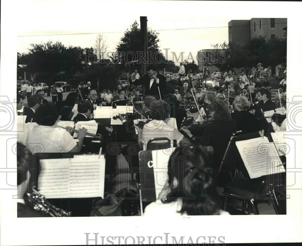 1988 Press Photo New Orleans Civic Symphony Concert, Kenner Municipal Park- Historic Images