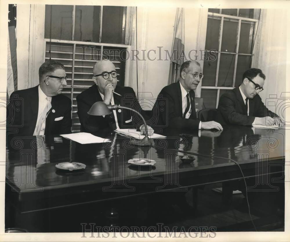 1962 Press Photo Dome Committee votes on commissioners - nob97639