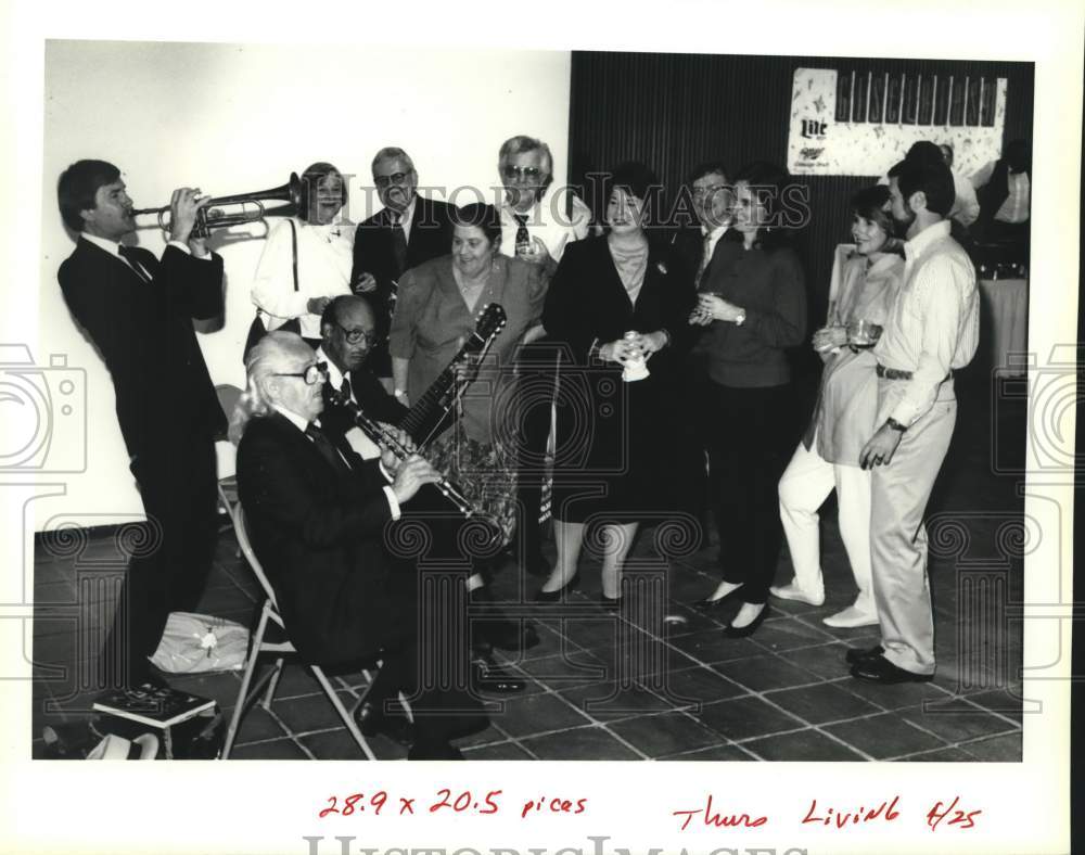 1991 Press Photo Attendees Enjoy Music At Booksellers Jazz Fest, Uptown Square- Historic Images