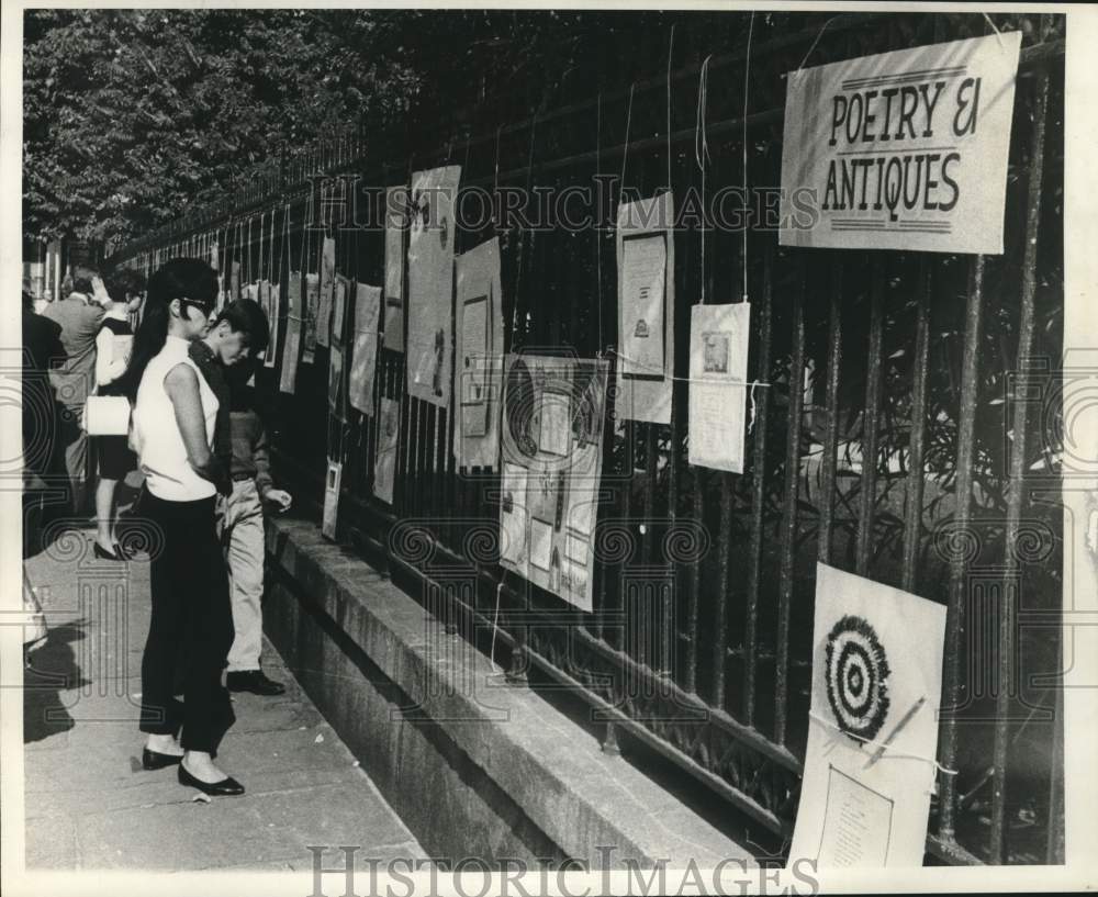 1968 Press Photo Visitors look at wall posters at Jackson Square Poetry Show- Historic Images