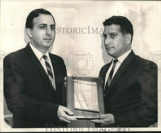 1967 Press Photo James Romano Presents "Sir Knight" Award To Victor Lorena - Historic Images