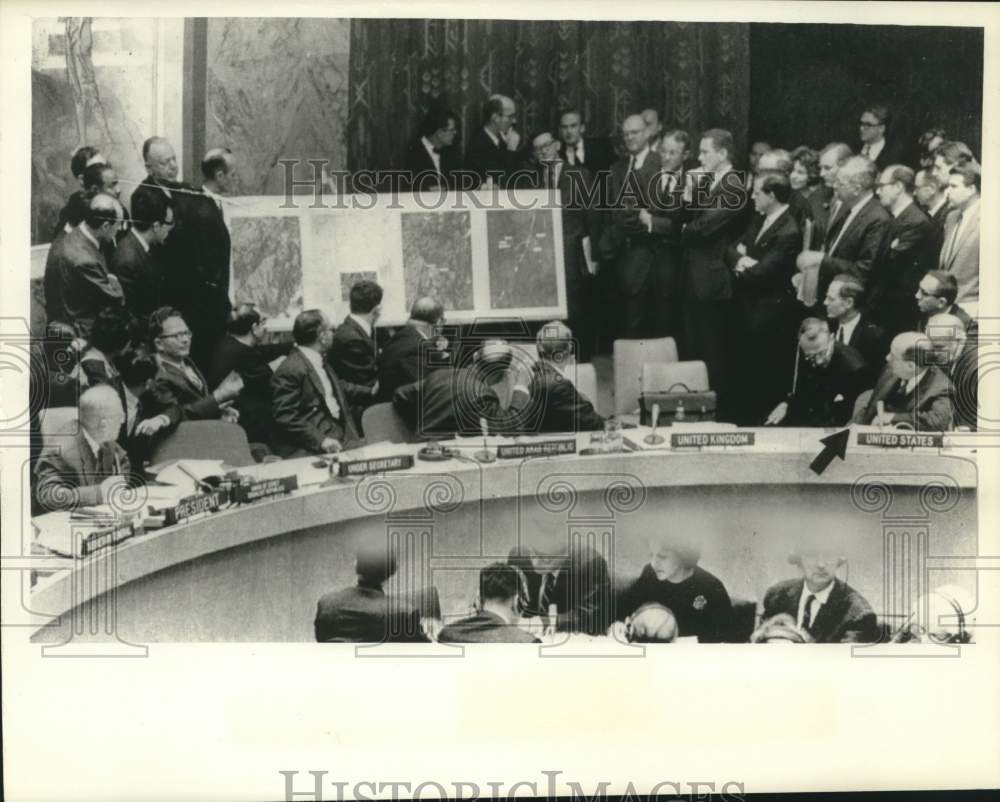 1965 Press Photo U.S. Ambassador to the U.N. Stevenson at meeting with Russia- Historic Images