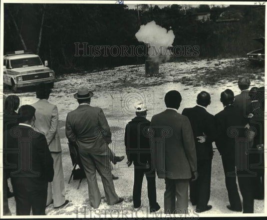 1978 Press Photo Group observes incendiary device ignition- Historic Images