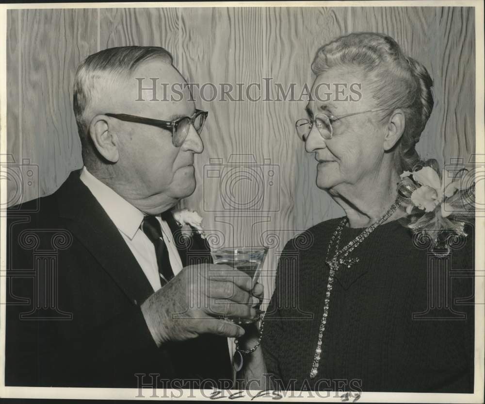 1963 Press Photo Mr. and Mrs. George Niemeyer celebrate 50th wedding anniversary- Historic Images