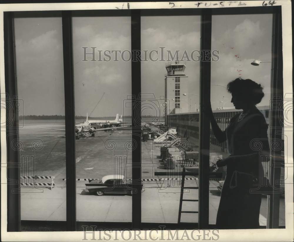 1959 Press Photo New tower seen from terminal at Moisant International Airport
