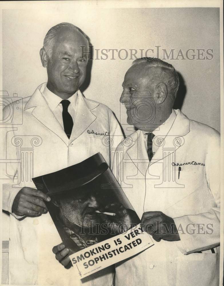 1970 Press Photo Members of the American Cancer Society hold anti-smoking poster- Historic Images