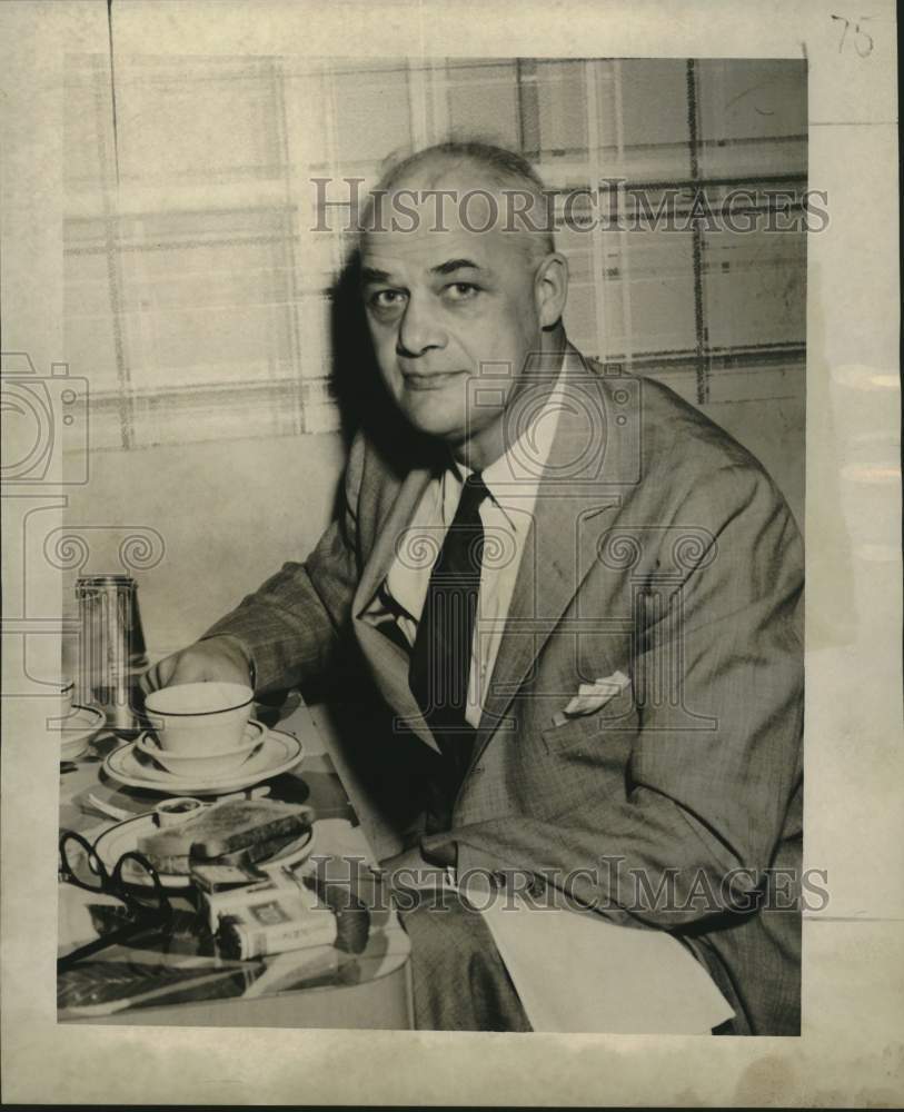 1953 Press Photo Lloyd Neidlinger of the International Chamber of Commerce