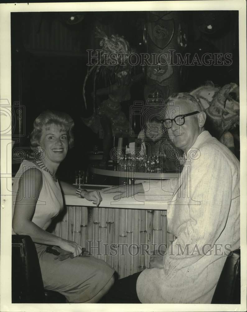 Load image into Gallery viewer, 1961 Press Photo Mr. and Mrs. Norton at the Arawak Hotel in Jamaica - nob98166
