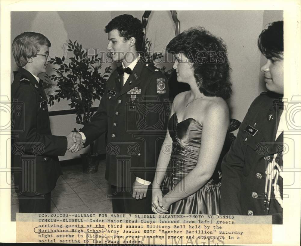 1986 Press Photo Cadet Major Brad Cloys greets arriving guest at Military Ball- Historic Images