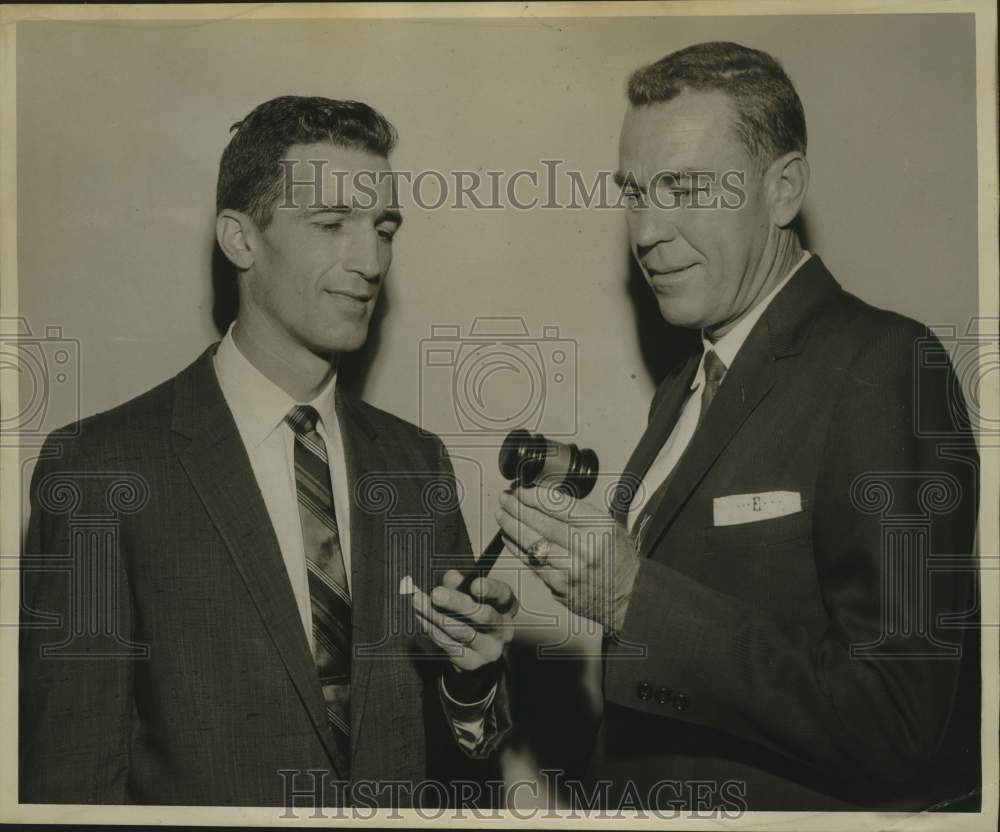 1961 Press Photo Outgoing &amp; new president of Television Electronic Service Assn.- Historic Images