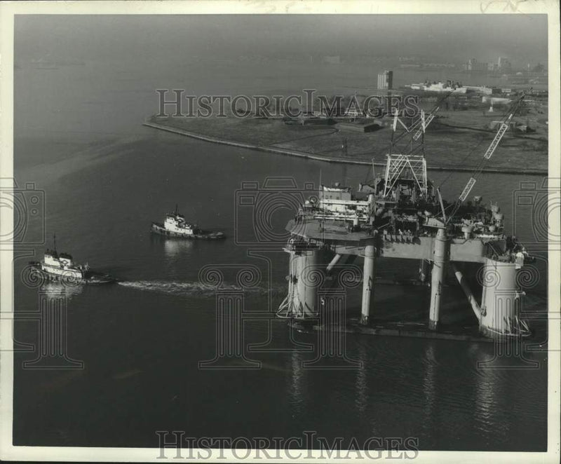 Load image into Gallery viewer, 1974 Press Photo Ocean Drilling &amp; Exploration Company's semi-submersible rig
