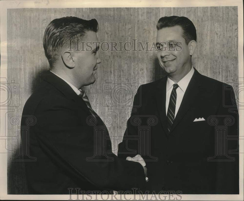 Load image into Gallery viewer, 1962 Press Photo George Allen &amp; Warren A. Nelson at Junior Achievement Dinner
