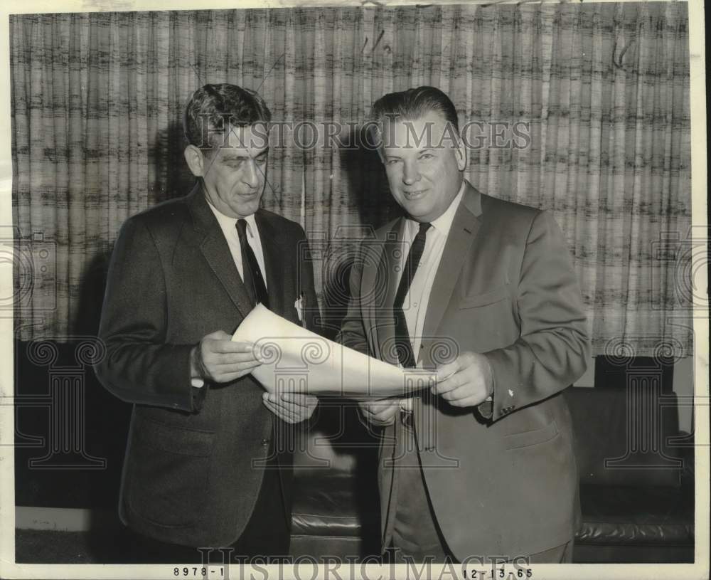 1966 Press Photo State Representative John Sullivan And R. H. Nelson Of Boeing