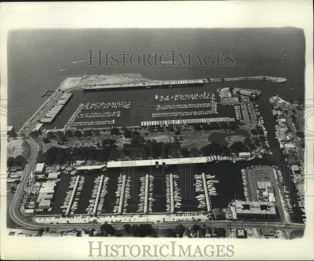 1977 Press Photo Aerial View Of Orleans Marina Showing Buildings, Piers & Boats