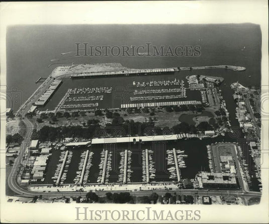 1977 Press Photo Aerial View Of Orleans Marina Showing Buildings, Piers & Boats