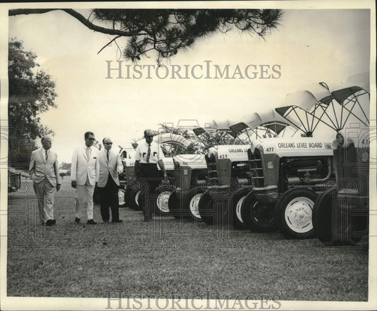 1967 Press Photo Orleans Levee Board Equipment Inspection Takes Place, Lakefront