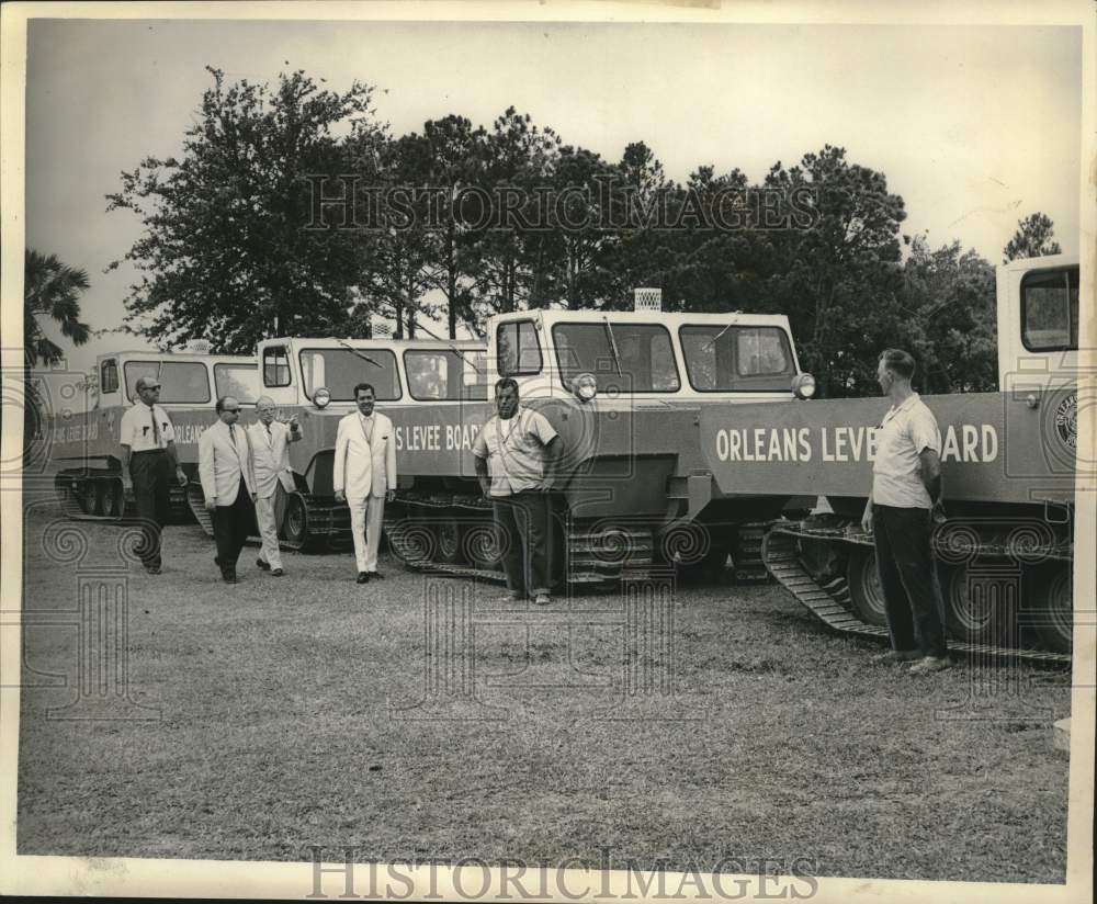 1967 Press Photo Orleans Levee Board Officials Inspect Small Amphibious Vehicles