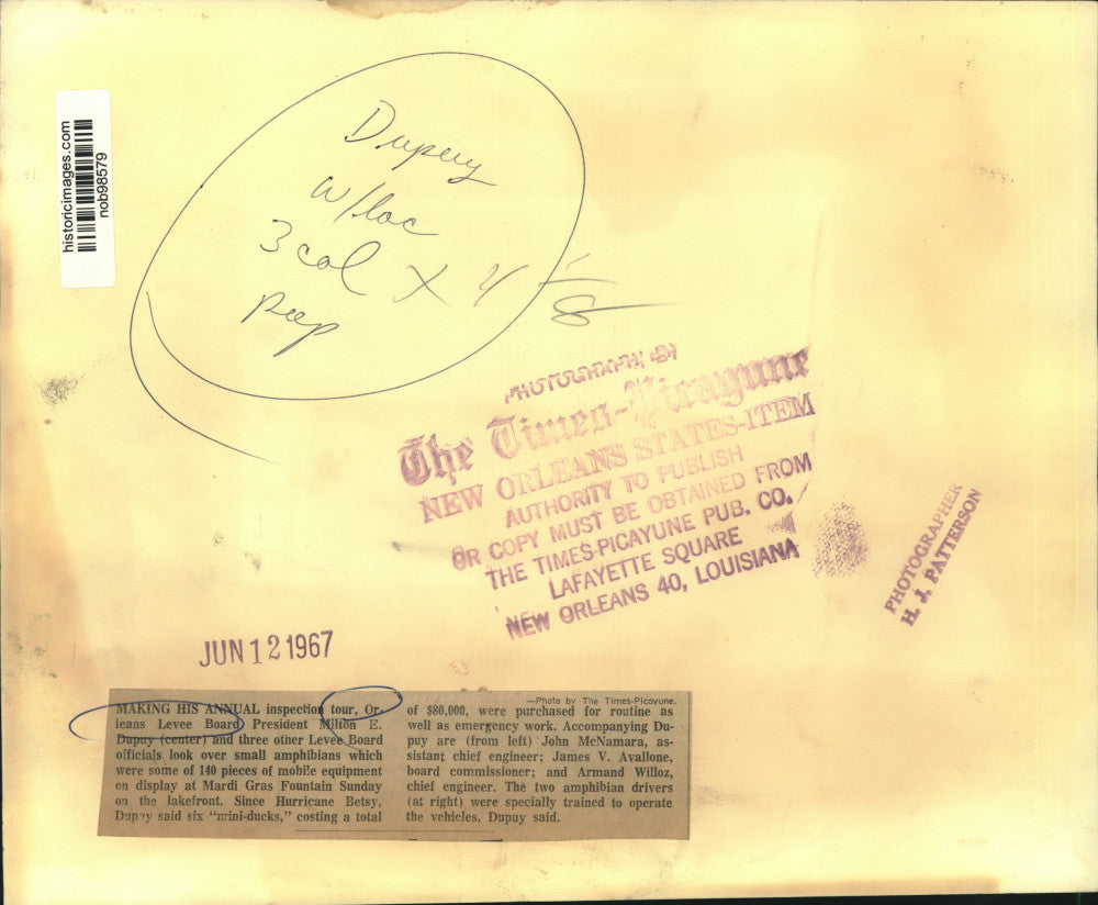 1967 Press Photo Orleans Levee Board Officials Inspect Small Amphibious Vehicles