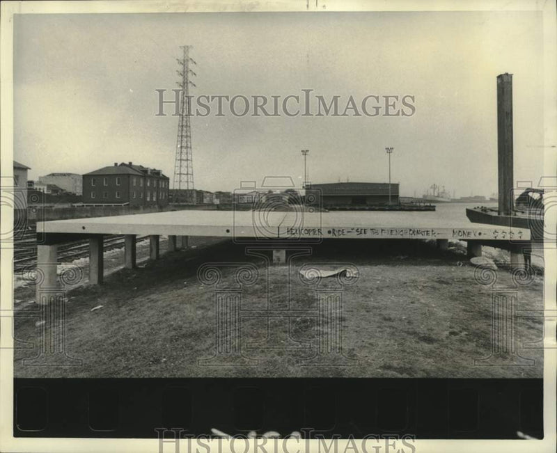 Load image into Gallery viewer, 1975 Press Photo Orleans Levee Board Helipad Under Dispute Near French Quarter
