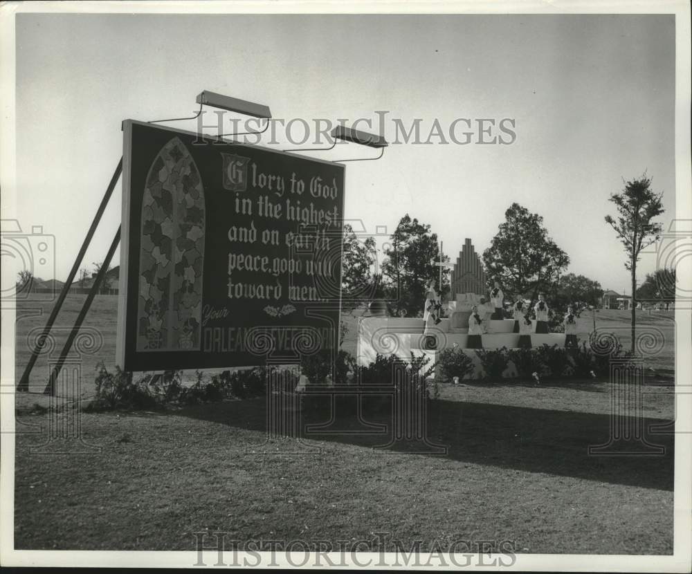 1966 Press Photo Easter Display &amp; Billboard, Choir Display, Orleans Levee Board- Historic Images