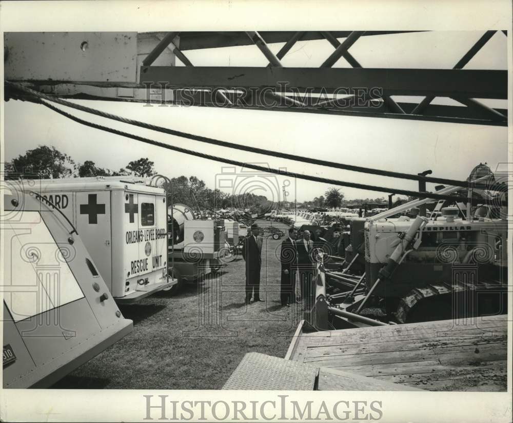 1966 Press Photo Orleans Levee Board Officials Inspect Equipment And Vehicles