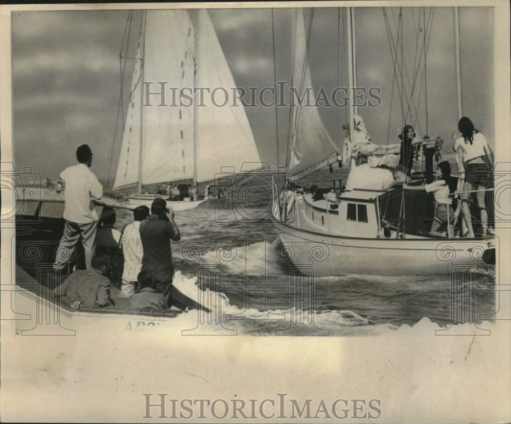1964 Press Photo Sailboat The Neophyte Rounds Diamond Head - nob98690