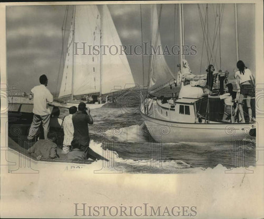 1964 Press Photo Sailboat The Neophyte Rounds Diamond Head - nob98690