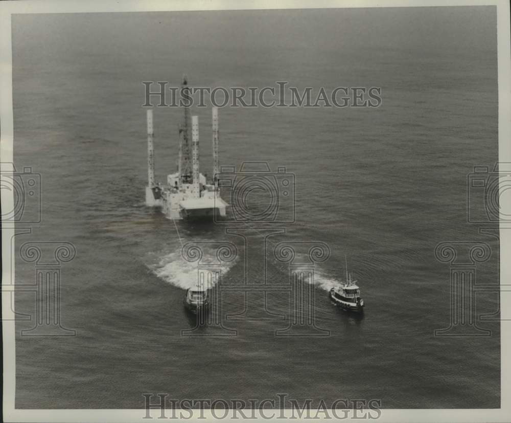 1974 Press Photo Boats Near Oil Rig "Ocean Star" - nob98711