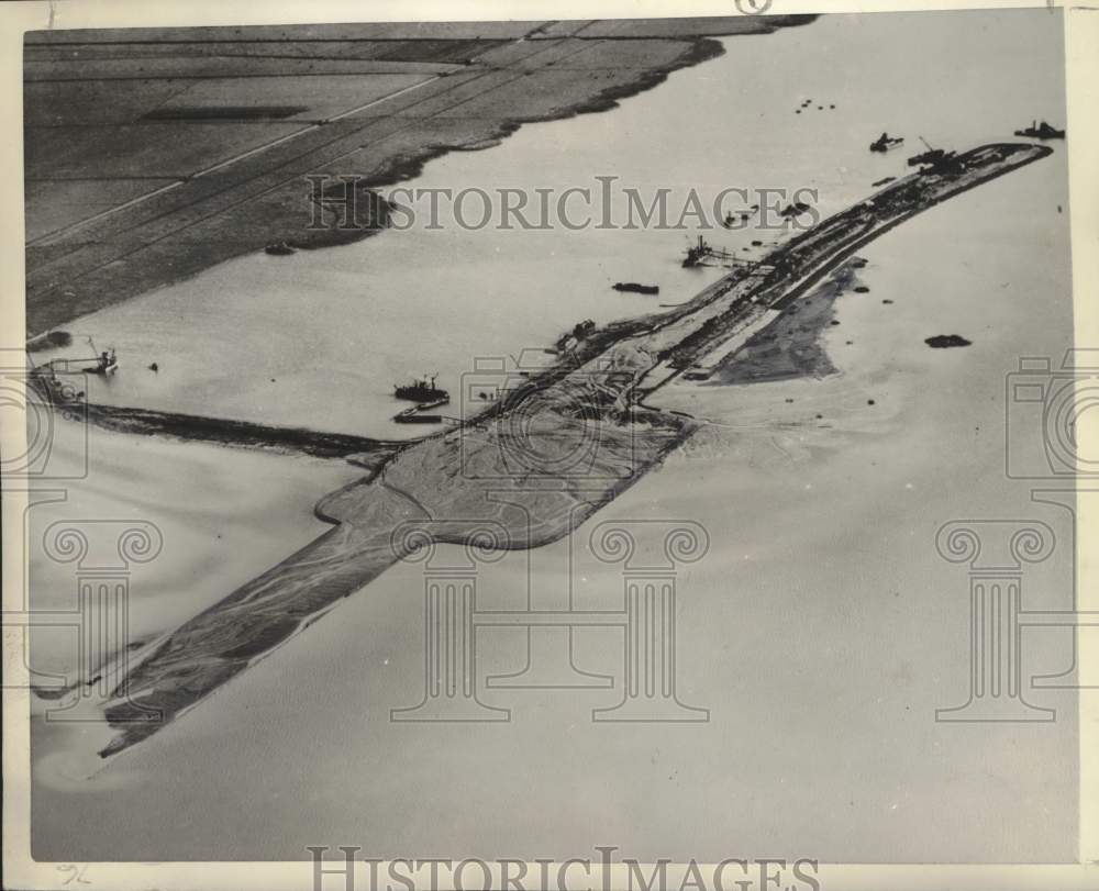 1951 Press Photo Dyke For New East Polder Takes Shape As Fill-In Soil Is Added- Historic Images