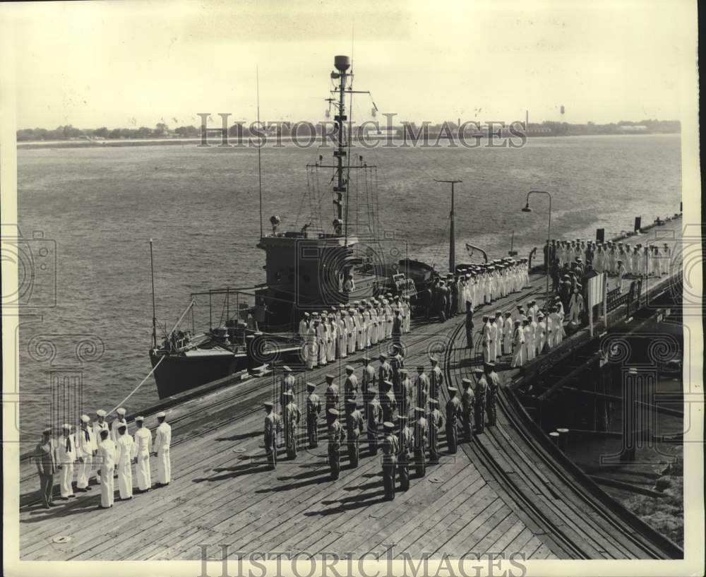 1953 Press Photo Sailors Await Netherlands Minister, Algiers Naval Station