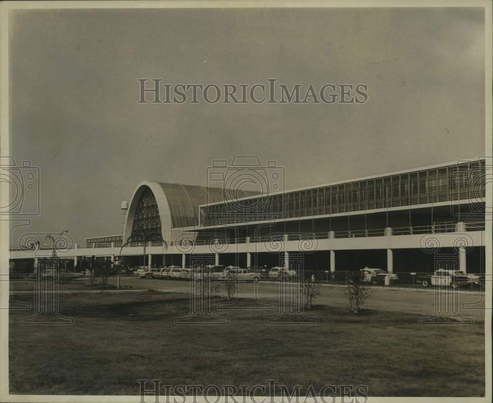 1962 Press Photo Taxis Wait At Moisant International Airport, New Orleans