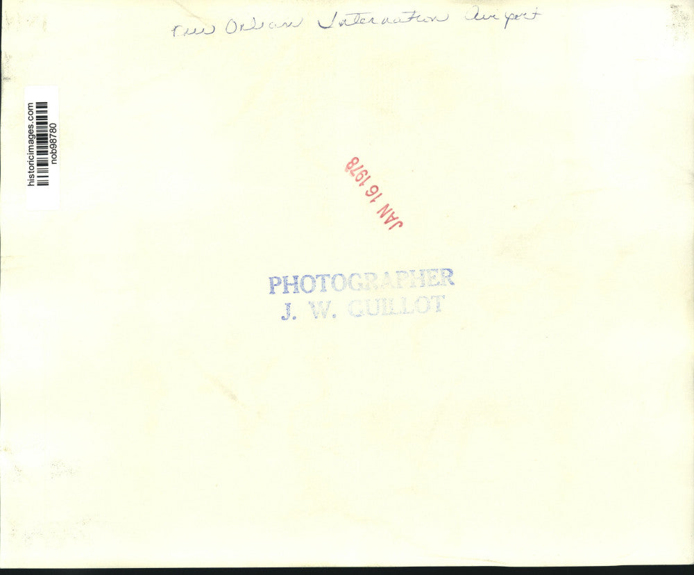 1978 Press Photo Passenger Dozes In Lobby, New Orleans International Airport