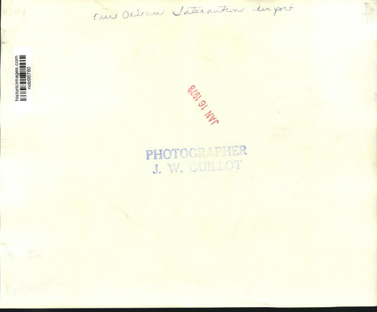 1978 Press Photo Passenger Dozes In Lobby, New Orleans International Airport