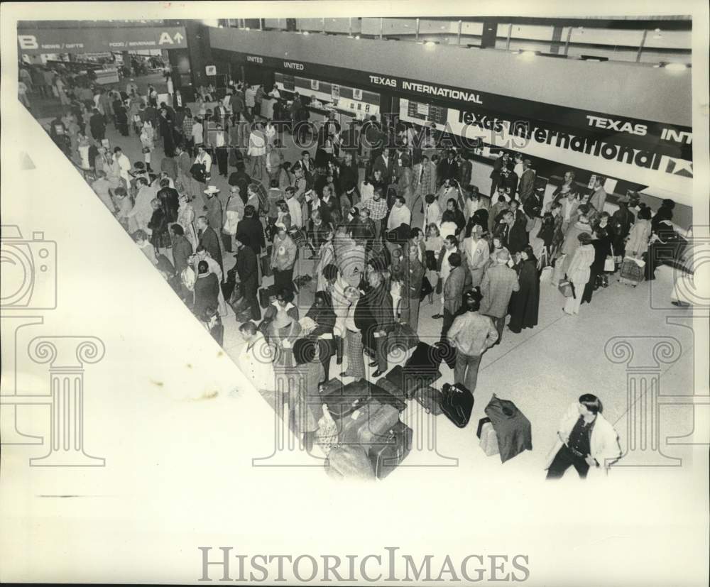 1978 Press Photo Passengers Line Up At New Orleans International Airport- Historic Images