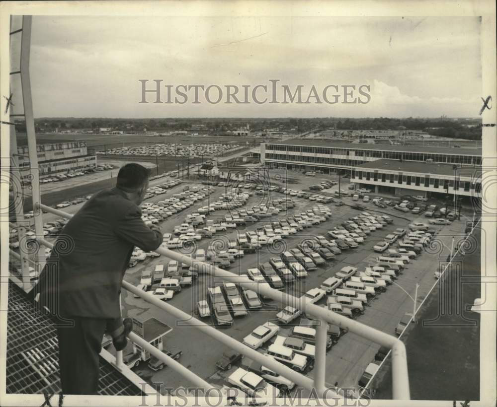 1959 Press Photo Man Views Parking Lot, Moisant International Airport