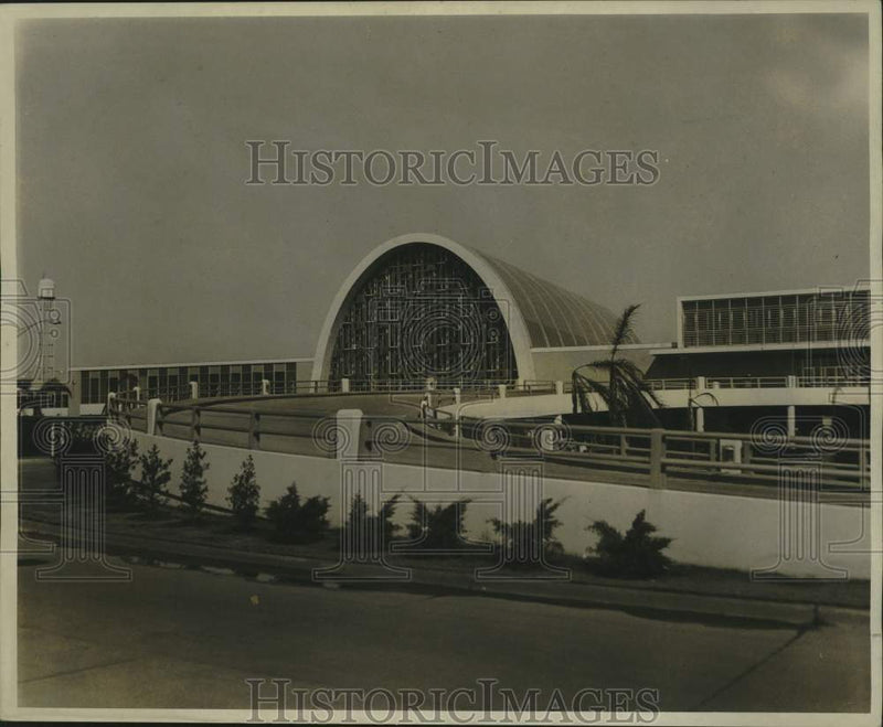 Load image into Gallery viewer, 1962 Press Photo Handsome Terminal Building At Moisant International Airport
