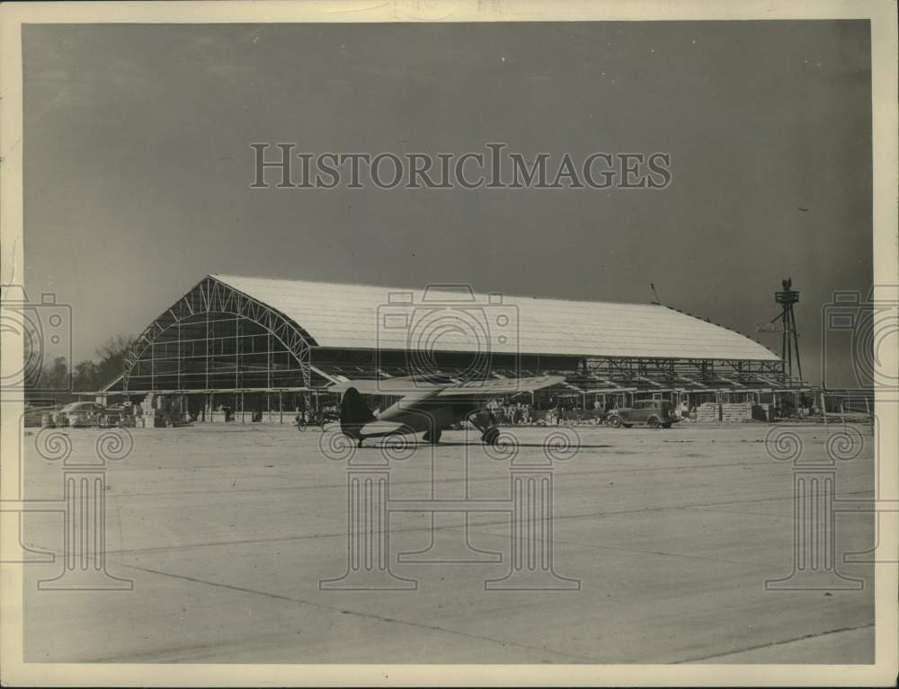 1945 Press Photo Temporary Administration Building, Airplane, Moisant Airport