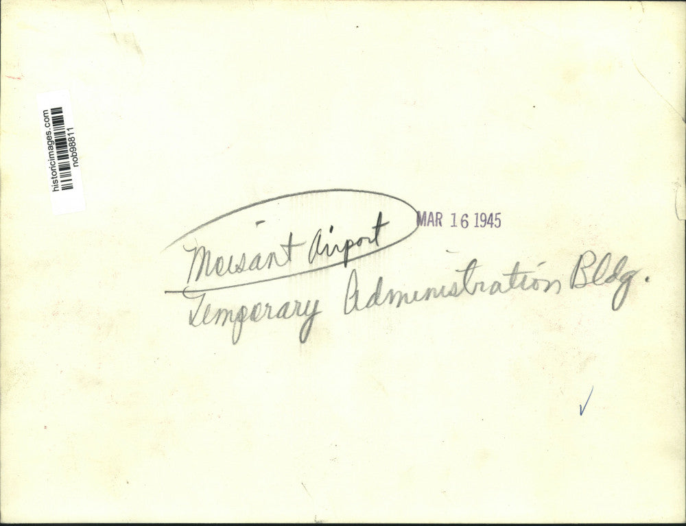 1945 Press Photo Temporary Administration Building, Airplane, Moisant Airport