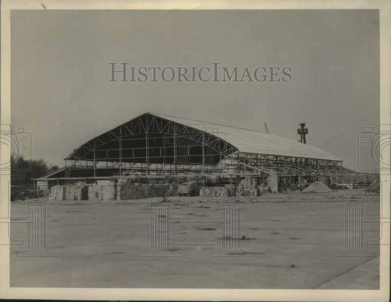 Load image into Gallery viewer, 1945 Press Photo Temporary Administration Building At Moisant Airport
