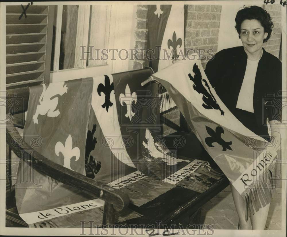 1964 Press Photo Mrs. Louis Cyr With Family Banners- Historic Images